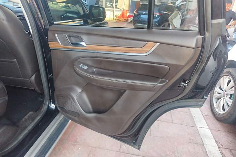 Used Roewe RX8 2019 30T Smart Connectivity Two-Wheel Drive Supreme Flagship Edition Interior 6