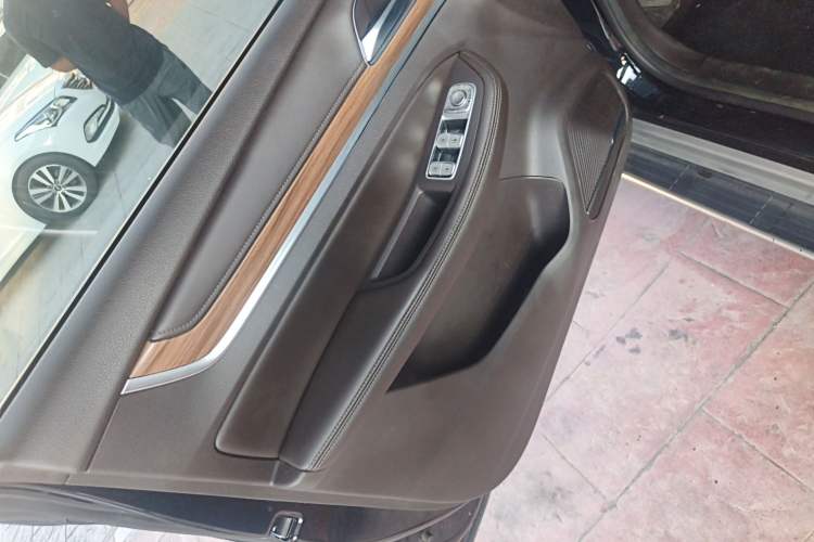 Used Roewe RX8 2019 30T Smart Connectivity Two-Wheel Drive Supreme Flagship Edition Interior 7