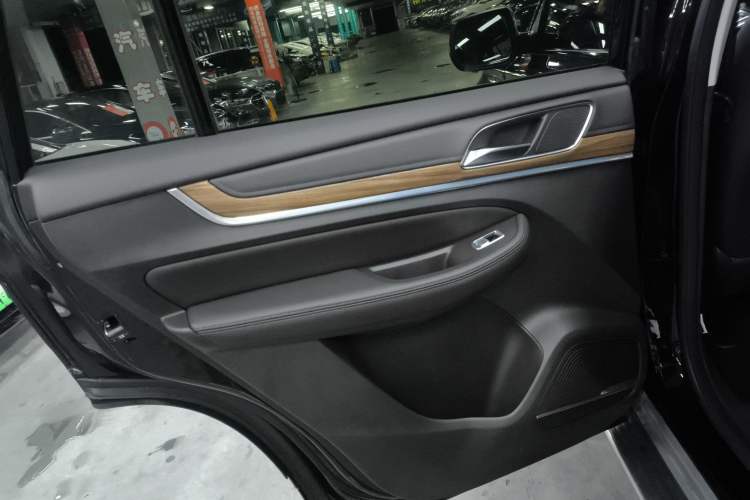 Used Roewe RX8 2019 30T Smart Connectivity Two-Wheel Drive Supreme Flagship Edition Interior 8