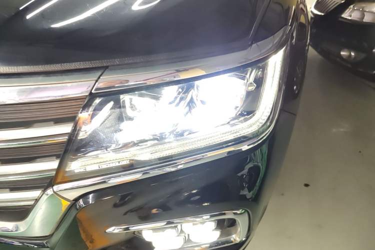 Used Roewe RX8 2019 30T Smart Connectivity Two-Wheel Drive Supreme Flagship Edition Left Front Headlight