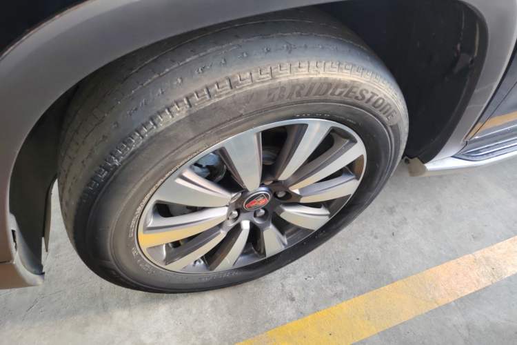 Used Roewe RX8 2019 30T Smart Connectivity Two-Wheel Drive Supreme Flagship Edition Left Front Wheel Hub