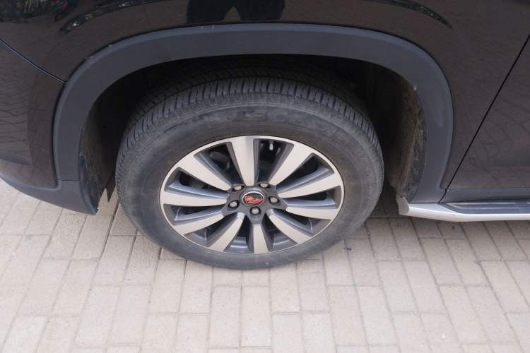 Used Roewe RX8 2019 30T Smart Connectivity Two-Wheel Drive Supreme Flagship Edition Left Front Wheel Hub