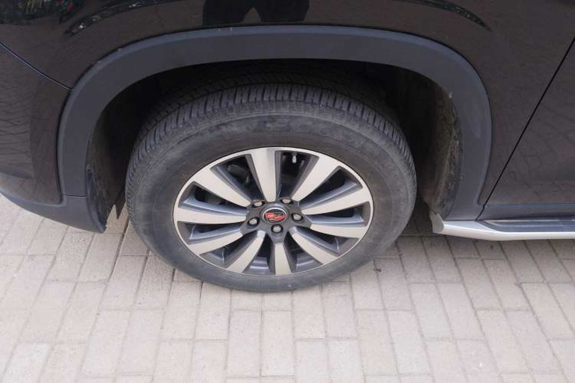 Used Roewe RX8 2019 30T Smart Connectivity Two-Wheel Drive Supreme Flagship Edition Left Front Wheel Hub