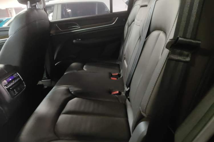 Used Roewe RX8 2019 30T Smart Connectivity Two-Wheel Drive Supreme Flagship Edition Left Rear Seat