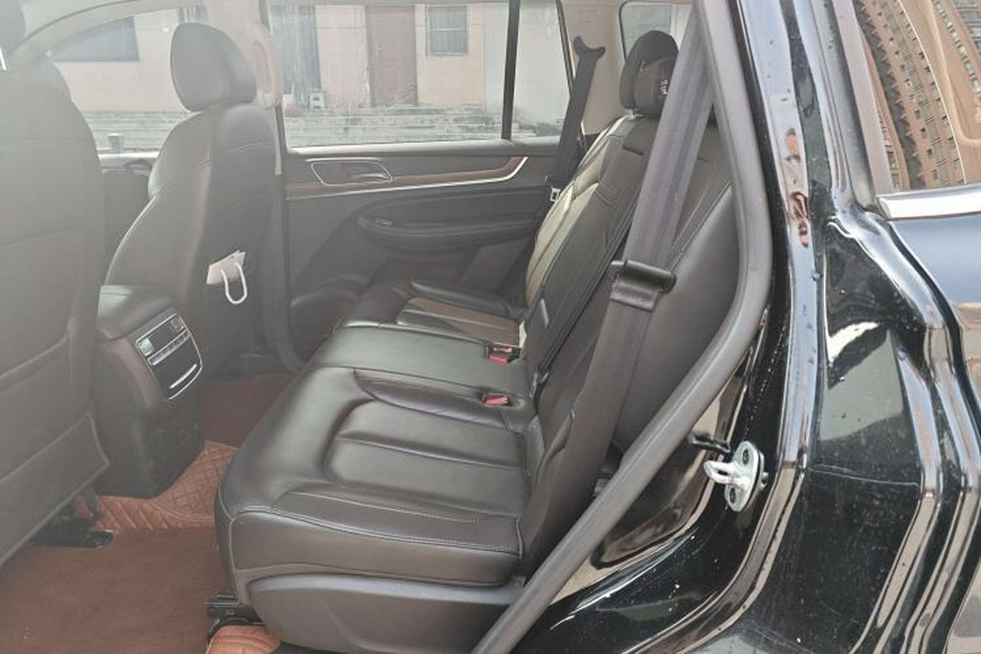 Used Roewe RX8 2019 30T Smart Connectivity Four-Wheel Drive Supreme Flagship Edition Left Rear Seat