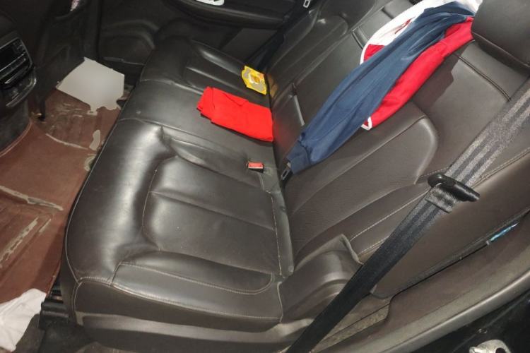 Used Roewe RX8 2019 30T Smart Connectivity Two-Wheel Drive Supreme Flagship Edition Left Rear Seat