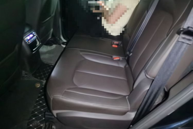 Used Roewe RX8 2019 30T Smart Connectivity Two-Wheel Drive Supreme Flagship Edition Left Rear Seat