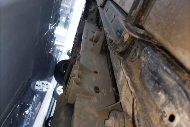 Used Roewe RX8 2019 30T Smart Connectivity Two-Wheel Drive Supreme Flagship Edition Left Side Sill