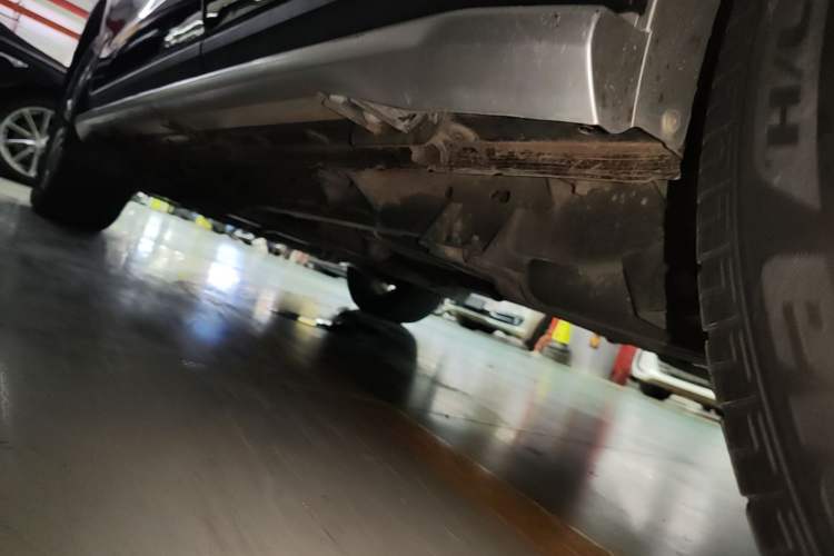 Used Roewe RX8 2019 30T Smart Connectivity Two-Wheel Drive Supreme Flagship Edition Left Side Sill