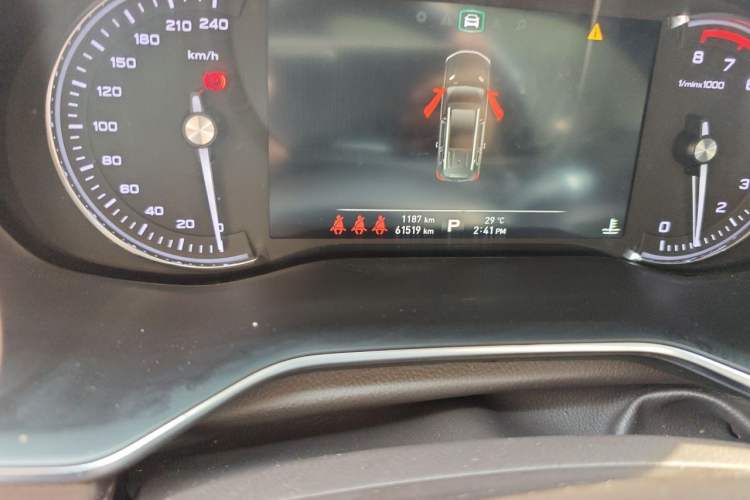 Used Roewe RX8 2019 30T Smart Connectivity Two-Wheel Drive Supreme Flagship Edition Odometer Close Up