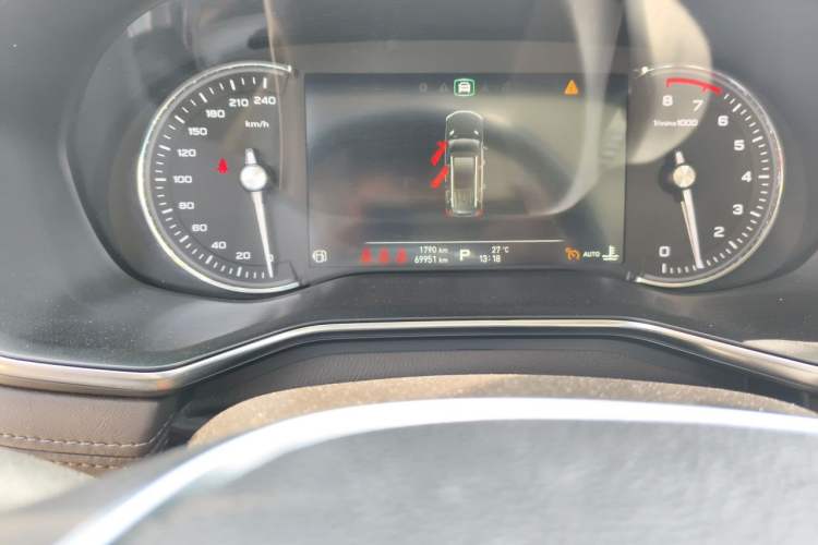 Used Roewe RX8 2019 30T Smart Connectivity Four-Wheel Drive Supreme Flagship Edition Odometer Close Up