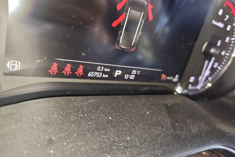 Used Roewe RX8 2019 30T Smart Connectivity Four-Wheel Drive Supreme Flagship Edition Odometer Close Up