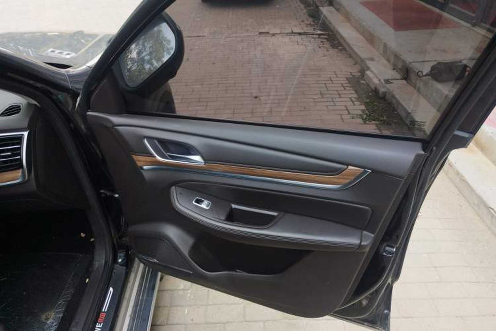Used Roewe RX8 2019 30T Smart Connectivity Two-Wheel Drive Supreme Flagship Edition Right Front Door Interior