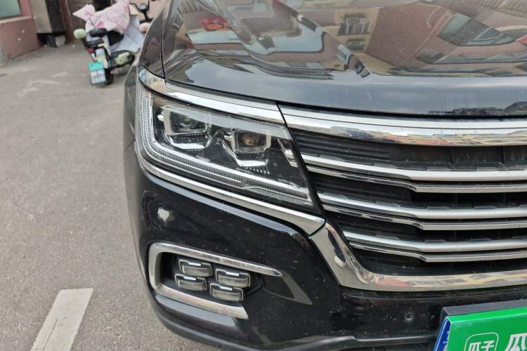 Used Roewe RX8 2019 30T Smart Connectivity Two-Wheel Drive Supreme Flagship Edition Right Front Headlight