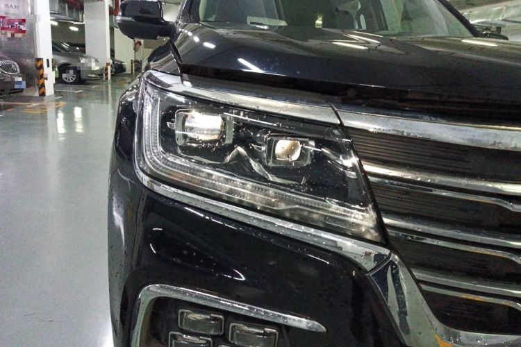 Used Roewe RX8 2019 30T Smart Connectivity Two-Wheel Drive Supreme Flagship Edition Right Front Headlight