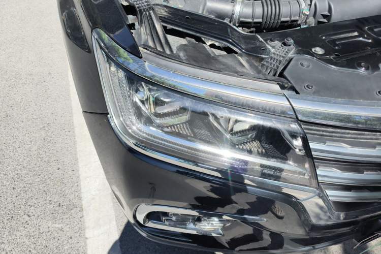 Used Roewe RX8 2019 30T Smart Connectivity Two-Wheel Drive Supreme Flagship Edition Right Front Headlight