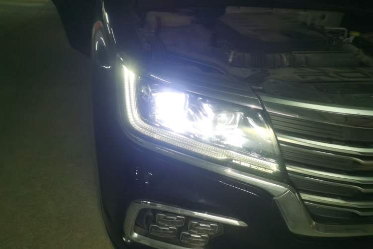 Used Roewe RX8 2019 30T Smart Connectivity Two-Wheel Drive Supreme Flagship Edition Right Front Headlight