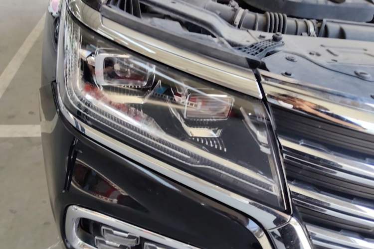 Used Roewe RX8 2019 30T Smart Connectivity Four-Wheel Drive Supreme Flagship Edition Right Front Headlight