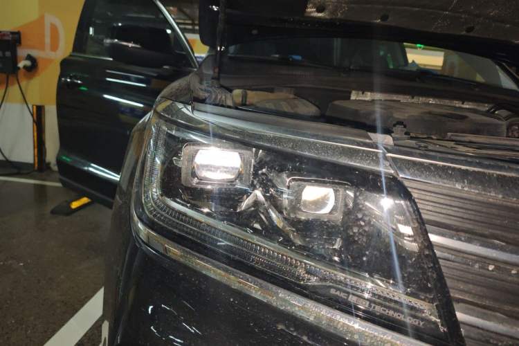Used Roewe RX8 2019 30T Smart Connectivity Two-Wheel Drive Supreme Flagship Edition Right Front Headlight