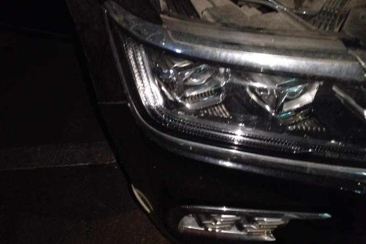 Used Roewe RX8 2019 30T Smart Connectivity Two-Wheel Drive Supreme Flagship Edition Right Front Headlight