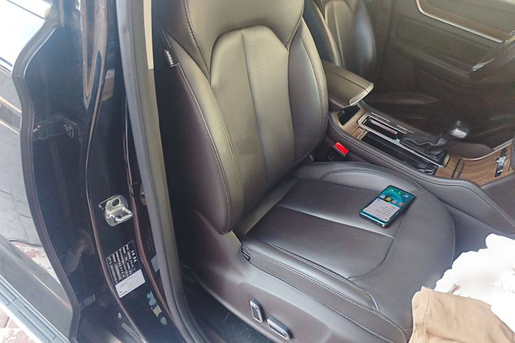 Used Roewe RX8 2019 30T Smart Connectivity Two-Wheel Drive Supreme Flagship Edition Right Front Seat