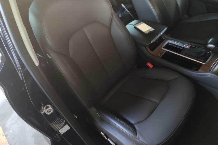 Used Roewe RX8 2019 30T Smart Connectivity Two-Wheel Drive Supreme Flagship Edition Right Front Seat