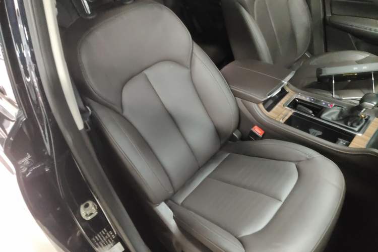 Used Roewe RX8 2019 30T Smart Connectivity Two-Wheel Drive Supreme Flagship Edition Right Front Seat