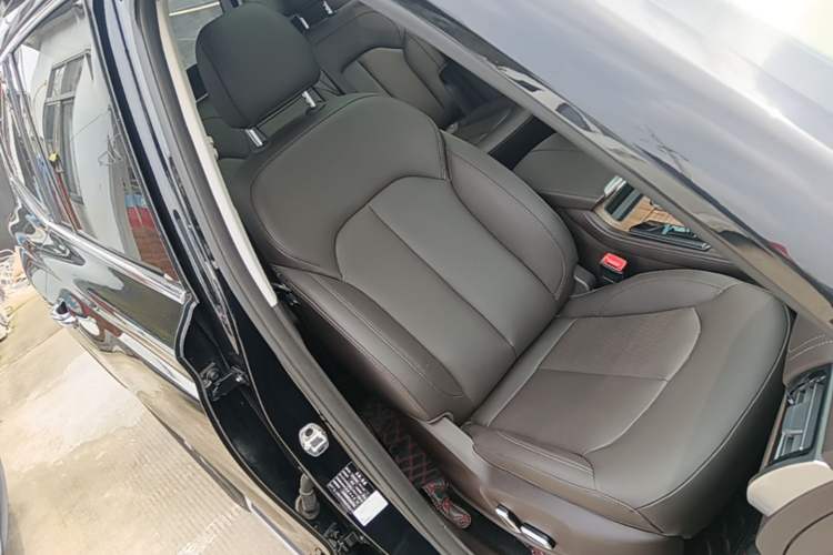Used Roewe RX8 2019 30T Smart Connectivity Two-Wheel Drive Supreme Flagship Edition Right Front Seat