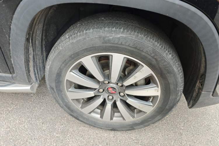 Used Roewe RX8 2019 30T Smart Connectivity Two-Wheel Drive Supreme Flagship Edition Right Front Wheel Hub