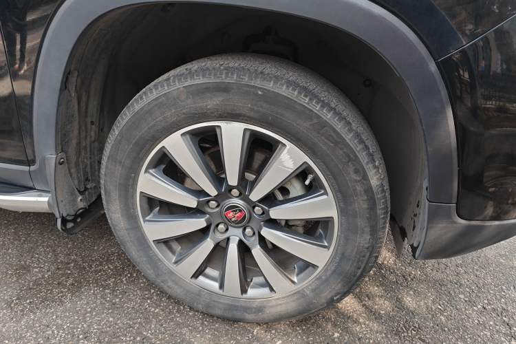 Used Roewe RX8 2019 30T Smart Connectivity Four-Wheel Drive Supreme Flagship Edition Right Front Wheel Hub