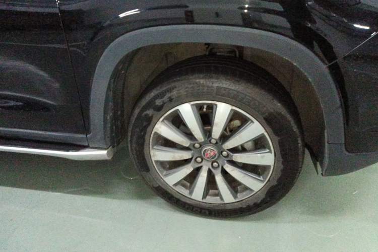 Used Roewe RX8 2019 30T Smart Connectivity Two-Wheel Drive Supreme Flagship Edition Right Front Wheel Hub