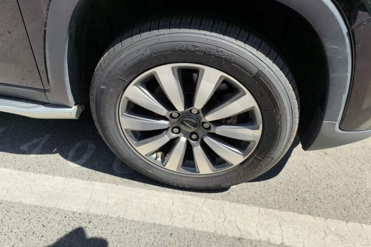 Used Roewe RX8 2019 30T Smart Connectivity Two-Wheel Drive Supreme Flagship Edition Right Front Wheel Hub