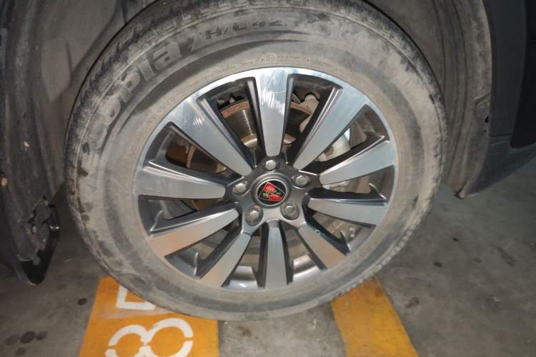 Used Roewe RX8 2019 30T Smart Connectivity Two-Wheel Drive Supreme Flagship Edition Right Front Wheel Hub