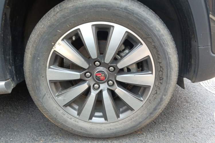 Used Roewe RX8 2019 30T Smart Connectivity Two-Wheel Drive Supreme Flagship Edition Right Front Wheel Hub