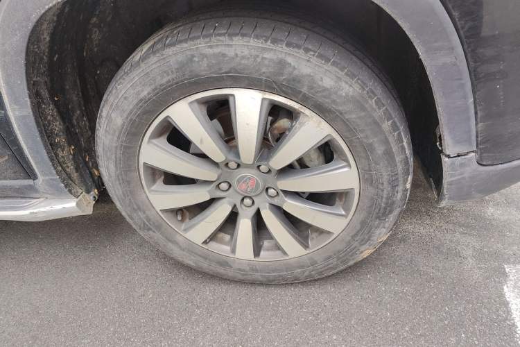 Used Roewe RX8 2019 30T Smart Connectivity Two-Wheel Drive Supreme Flagship Edition Right Front Wheel Hub