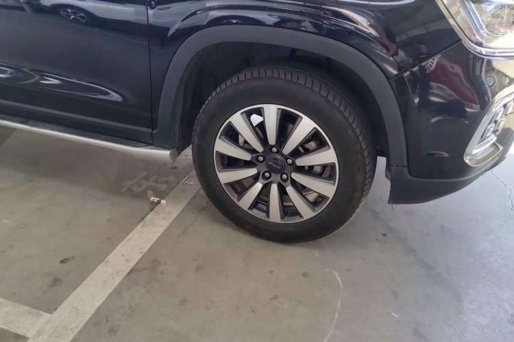 Used Roewe RX8 2019 30T Smart Connectivity Four-Wheel Drive Supreme Flagship Edition Right Front Wheel Hub