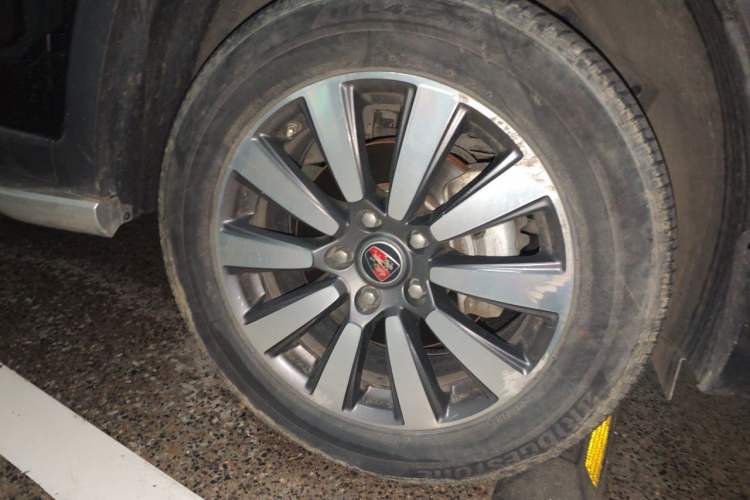 Used Roewe RX8 2019 30T Smart Connectivity Two-Wheel Drive Supreme Flagship Edition Right Front Wheel Hub