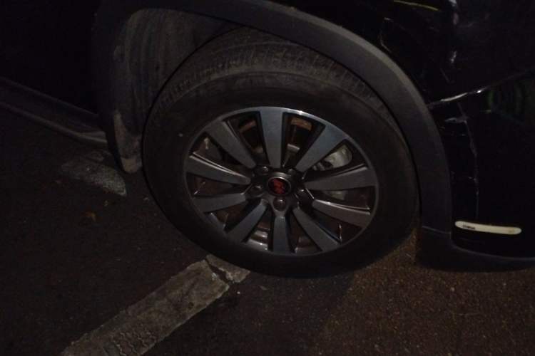 Used Roewe RX8 2019 30T Smart Connectivity Two-Wheel Drive Supreme Flagship Edition Right Front Wheel Hub