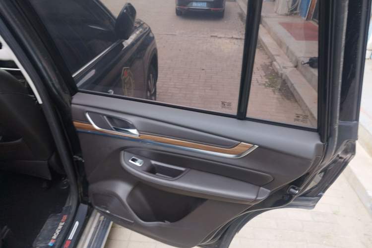 Used Roewe RX8 2019 30T Smart Connectivity Two-Wheel Drive Supreme Flagship Edition Right Rear Door Interior