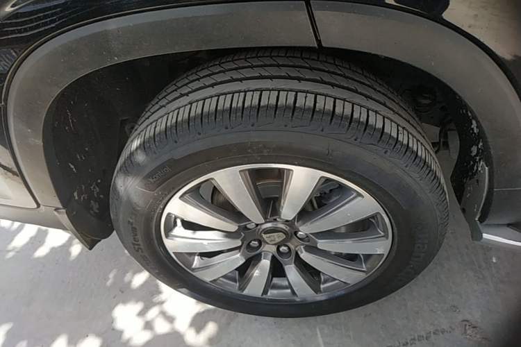 Used Roewe RX8 2019 30T Smart Connectivity Two-Wheel Drive Supreme Flagship Edition Right Rear Wheel Hub