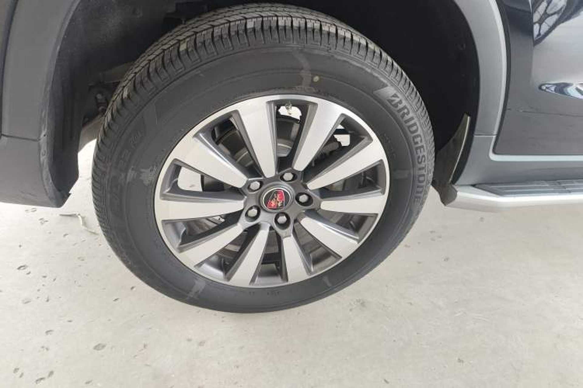 Used Roewe RX8 2019 30T Smart Connectivity Four-Wheel Drive Supreme Flagship Edition Right Rear Wheel Hub