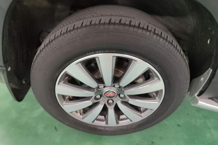 Used Roewe RX8 2019 30T Smart Connectivity Two-Wheel Drive Supreme Flagship Edition Right Rear Wheel Hub