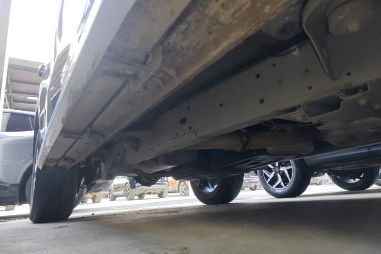 Used Roewe RX8 2019 30T Smart Connectivity Two-Wheel Drive Supreme Flagship Edition Right Side Sill