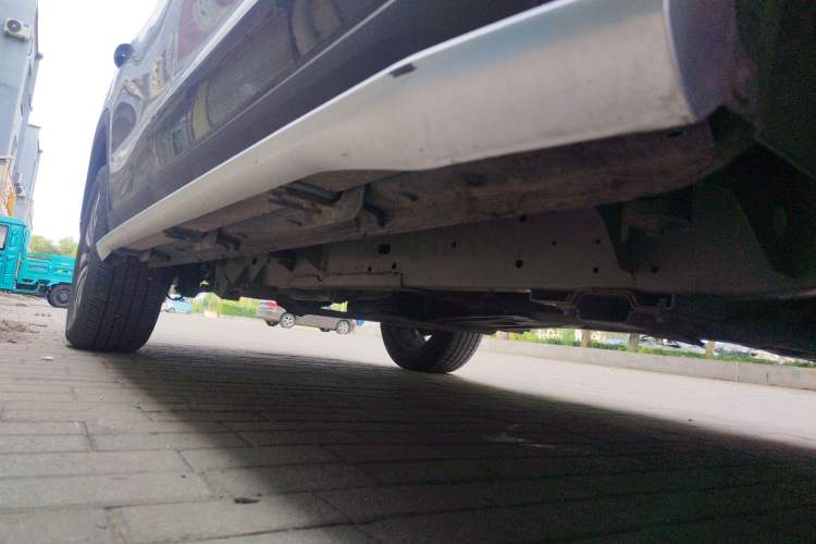 Used Roewe RX8 2019 30T Smart Connectivity Two-Wheel Drive Supreme Flagship Edition Right Side Sill