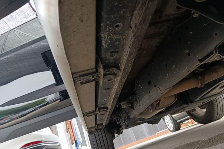Used Roewe RX8 2019 30T Smart Connectivity Two-Wheel Drive Supreme Flagship Edition Right Side Sill