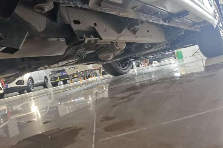 Used Roewe RX8 2019 30T Smart Connectivity Two-Wheel Drive Supreme Flagship Edition Right Side Sill