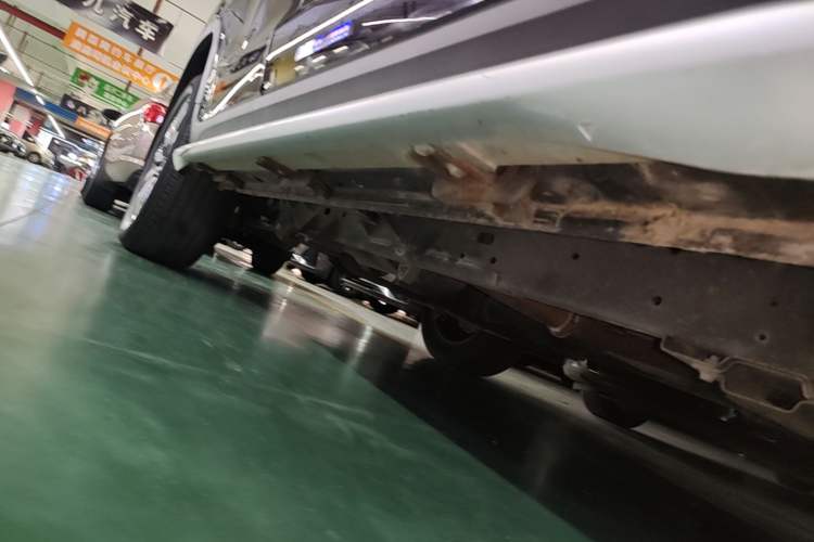 Used Roewe RX8 2019 30T Smart Connectivity Two-Wheel Drive Supreme Flagship Edition Right Side Sill