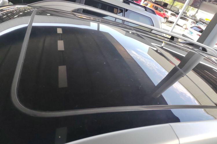 Used Roewe RX8 2019 30T Smart Connectivity Two-Wheel Drive Supreme Flagship Edition Roof