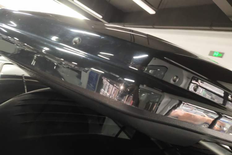 Used Roewe RX8 2019 30T Smart Connectivity Two-Wheel Drive Supreme Flagship Edition Roof