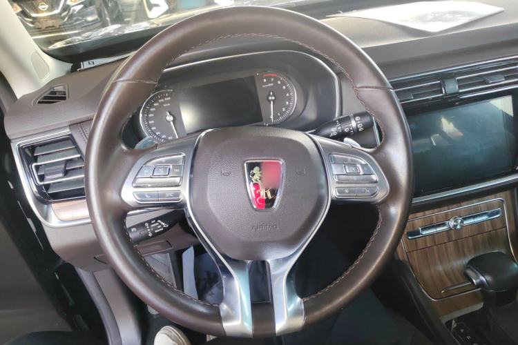 Used Roewe RX8 2019 30T Smart Connectivity Two-Wheel Drive Supreme Flagship Edition Steering Wheel